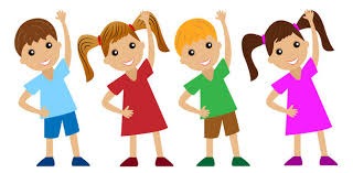 媒体晒花絮：这个球迷把握机会，场边一把抱住了詹姆斯